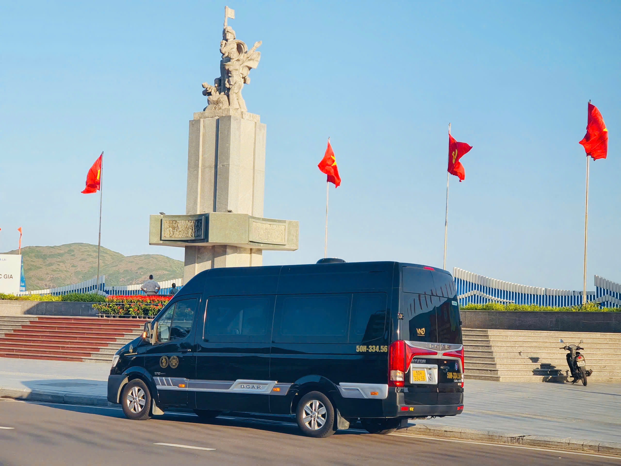 Xe Limousine DCAR LIMOUSINE 10 CHỖ