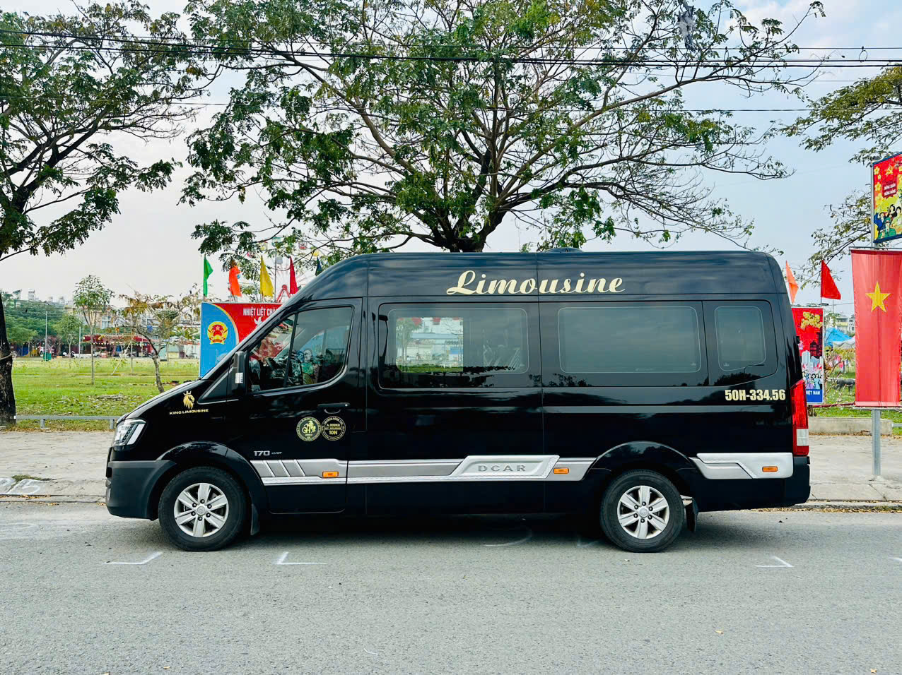 Thuê Xe 16 Chỗ Limousine Đi Du Lịch